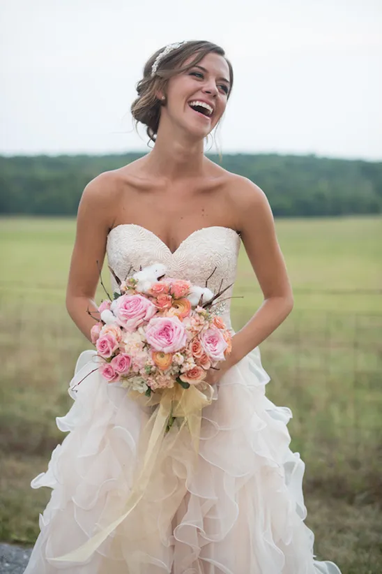 Blush Pink Country Wedding Suknianka z marszczeniem kochanie koronkowe koraliki organza kaplica