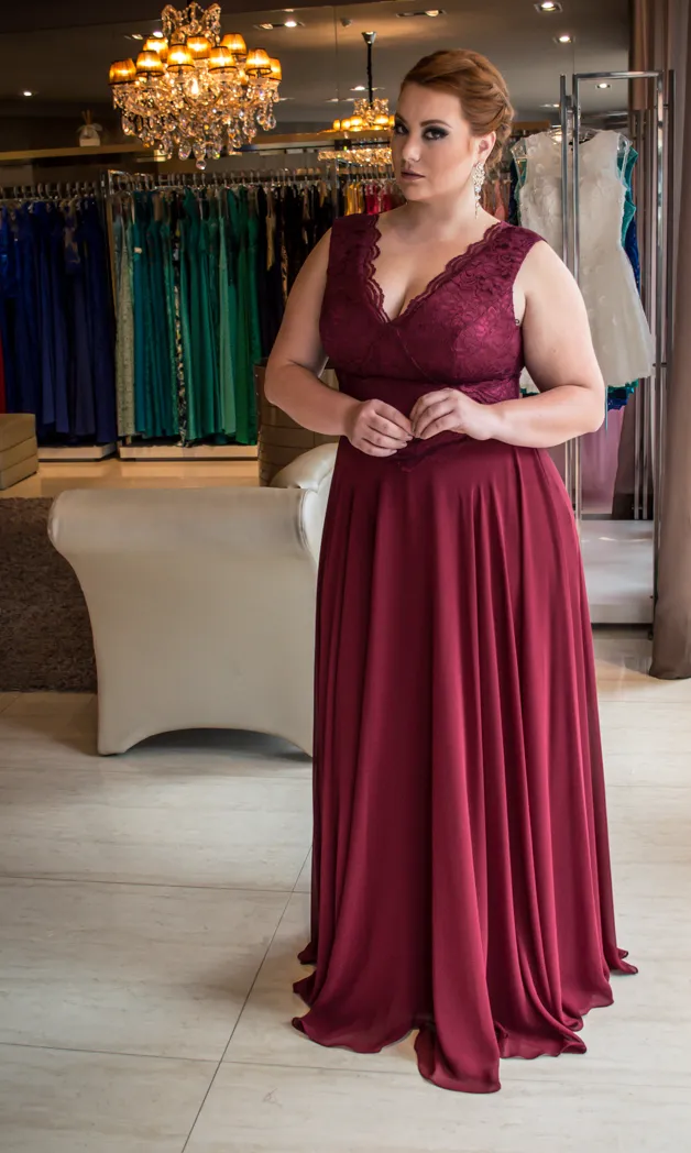 Stunning Burgundy Plus Size Lace Evening Dresses V-Neck A Line Cheap Prom Gowns Floor Length Chiffon Formal Dress