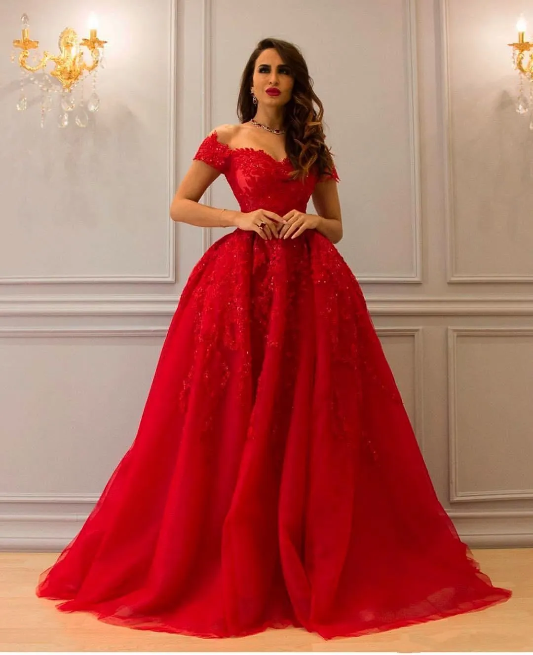 Red Luxurious Lace 2019 Arabic Evening Dresses Sweetheart Beaded Ball Gown Tulle Prom Dresses Vintage Formal Party Gowns