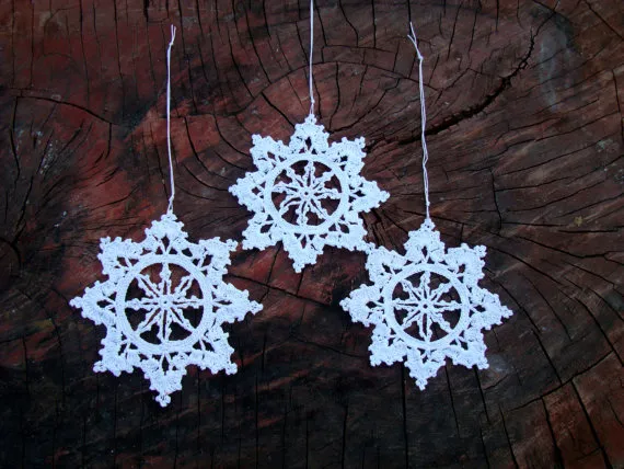 Set 100% cotone di 12 fiocchi di neve all'uncinetto, ornamenti di fiocchi di neve di Natale fatti a mano, fiocchi di neve di pizzo bianco all'uncinetto, ornamento dell'albero di Natale sd76