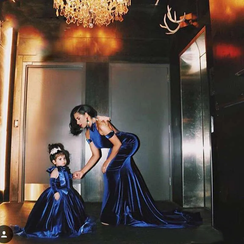 Bescheiden 2016 nieuwe moeder en dochter fluwelen avondjurken sexy halter off schouder backless diamanten lange formele jurken prom party EN8019
