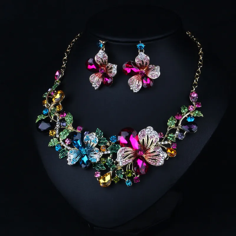 Hela lysande lyxiga strass Kristaller Bröllopsfest Bridal smyckesuppsättning inklusive halsband och örhängen 4404001