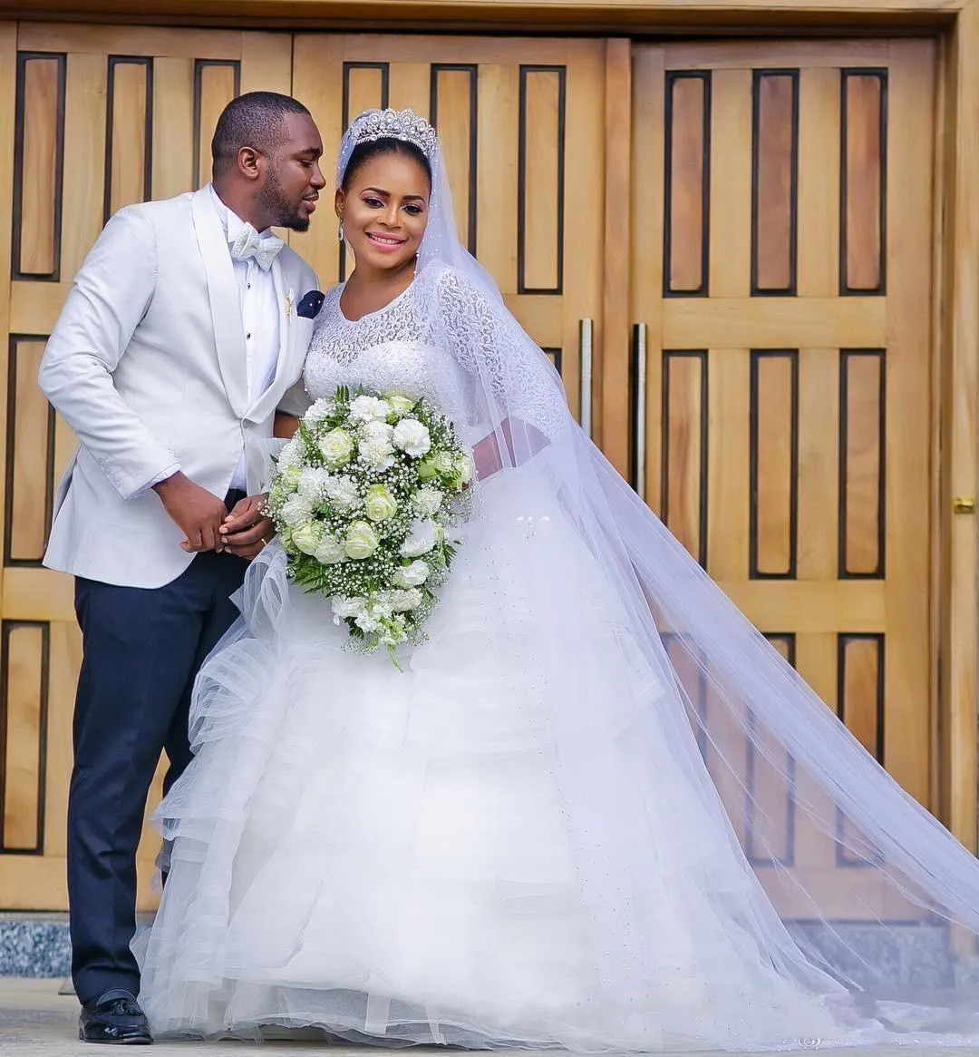 Nigeria Style Tiered Wedding Dresses 2017 Summer Lace Top Long Sleeves Plus Size Bridal Gowns Tulle Ball Gown African Wedding Dresses From 141 28 DHgate