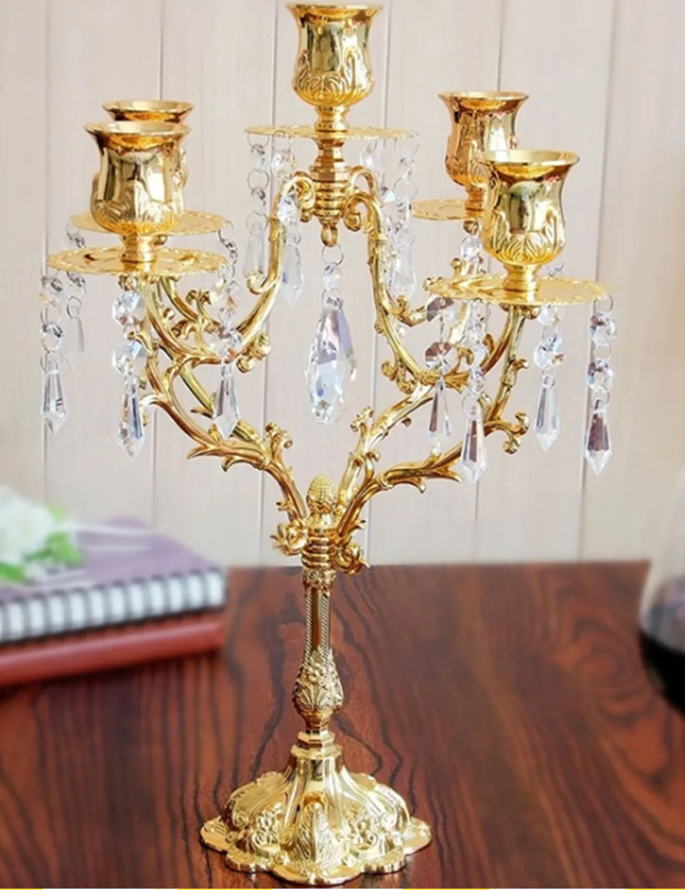 40 cm hoogte 5-armen metalen gouden kandelaars met kristallen hangers bruiloft tafel kandelaar evenement centerpiece 10 stks / partij