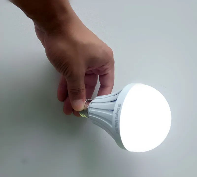 LED-Leuchtmittel, E27-B22-Glühbirne mit intelligenter Notbeleuchtungsfunktion, 5 W, 7 W, 9 W, 12 W. Automatischer Lade- und Steuerungsstart beim Ausschalten