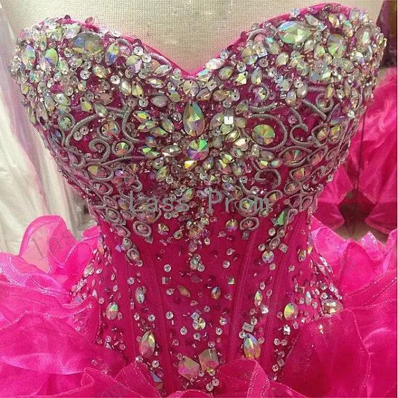 2020 Ny Elegant Hot Pink Quinceanera Klänningar Bollklänning med Lace-up Beaded Crystal Golvlängd Prom Party Sweet 16 Debutante Gowns