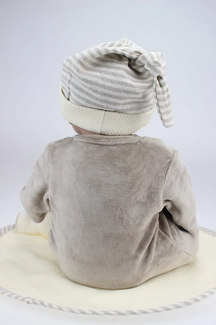 Realistyczne 22-calowe tkaniny Doll Body Miękkie Silikonowe Kończyny Kolekcja Reborn Baby Can Kłama I Siedząc Zabawki Noszenie Nakrycia głowy
