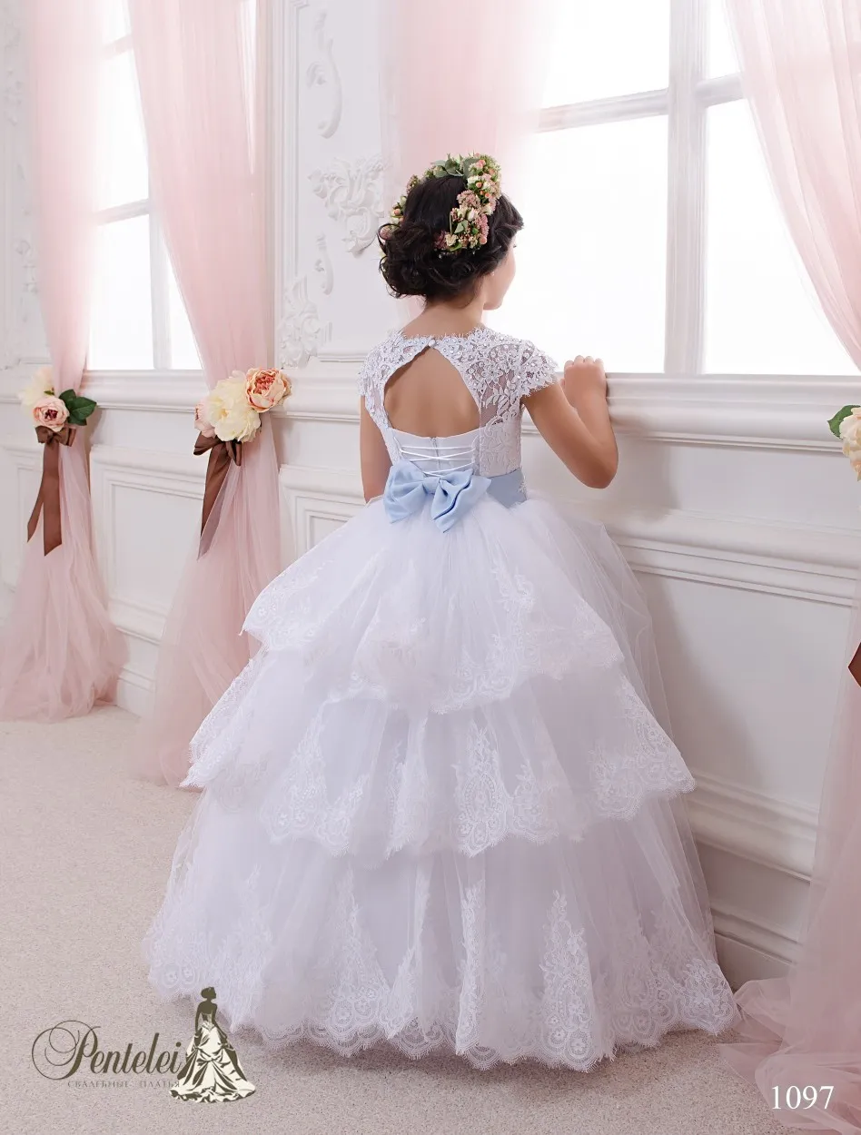 2016 Ball Gown Kids Wedding Dresses with Cap Sleeves and Lace Up Back Lace Appliqued Tulle Beautiful First Communion Gowns for Little Girls