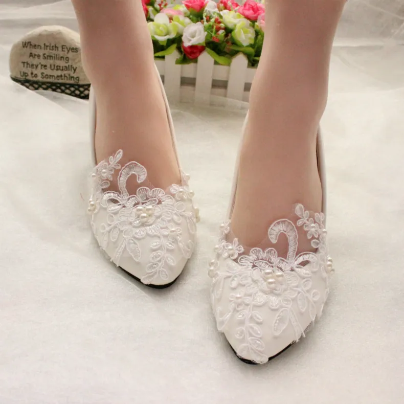 Zapatos de boda con perlas planas y baratos para novia, apliques de encaje, tacones altos para graduación, punta puntiaguda, zapatos de novia de talla grande