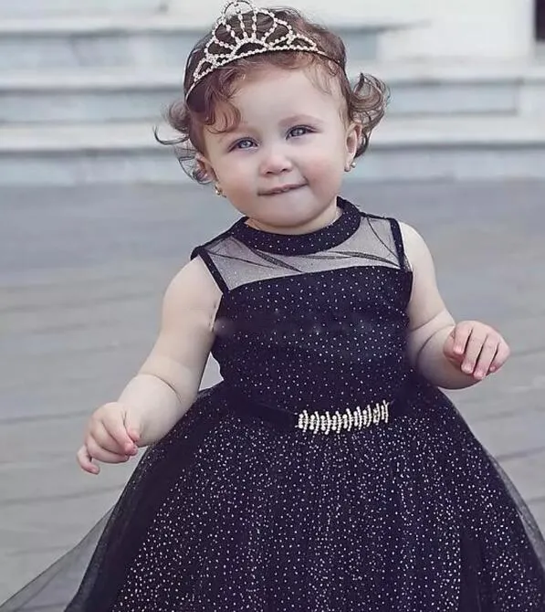 Cute Black Baby Girl Suknie Pagewne Gowns Sparkly Kwiat Bez Rękawów Girl Sukienki na ślub Dzieci pierwsza komunię sukienka