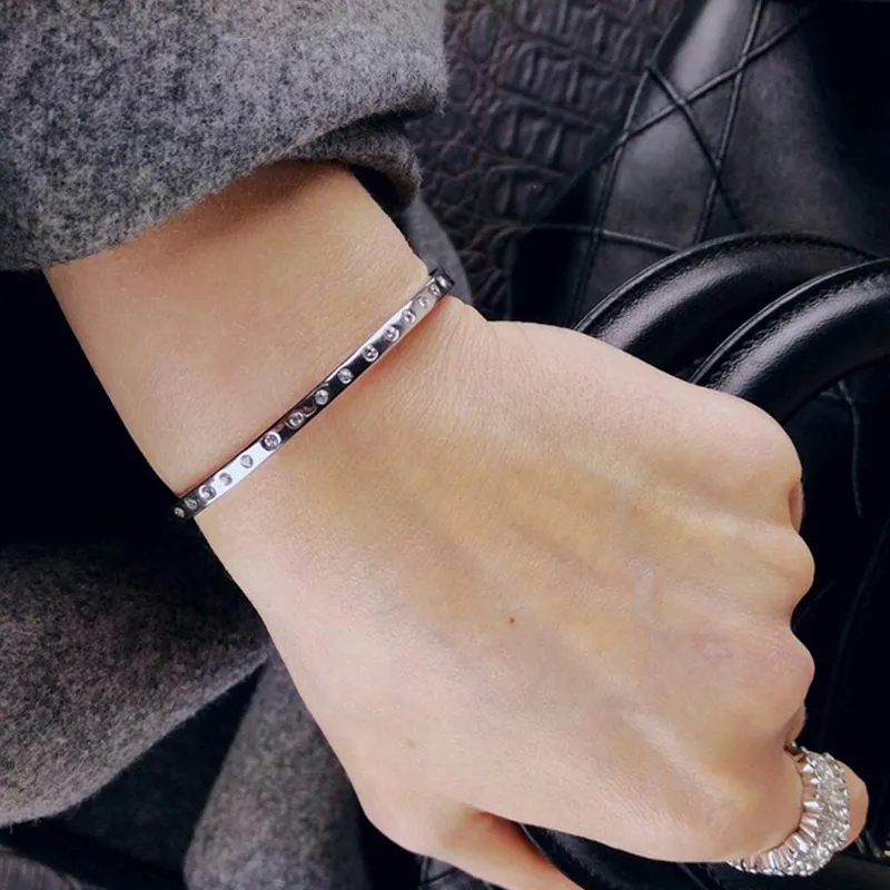 Vente chaude marques célèbres conception bijoux accessoires en gros femmes bracelets de créateur fabriqués avec des éléments autrichiens cristal