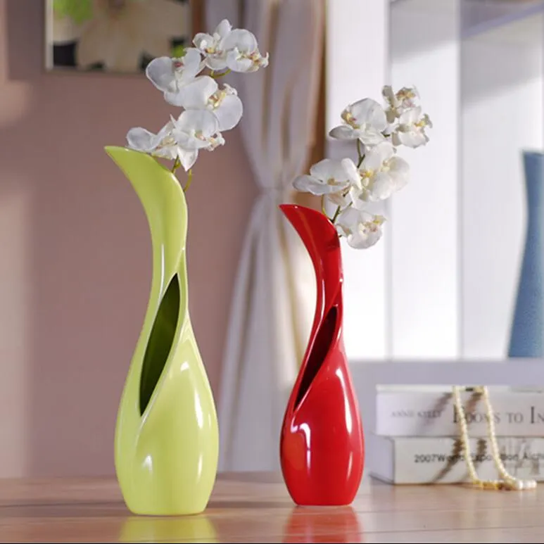 Vaso moderno in ceramica a forma di bottiglia per decorazioni domestiche  Vaso da tavolo nei colori verde e rosso