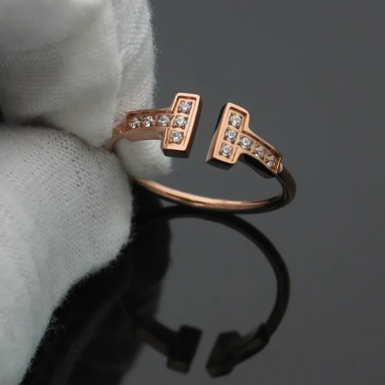 Nieuwe Rose Goud Zilver Ped Titanium Staal Opening Dubbele T Letter Ringen voor Dames Mode Crystal Finger Love Ring Bague Femme Men Rings