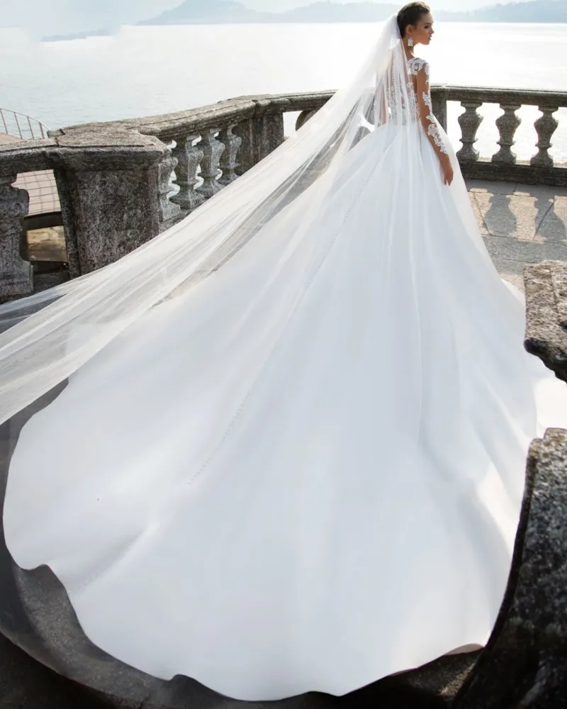 セクシーなボートネックロイヤルトレイン2017プリンセスAラインのウェディングドレス2018ラグジュアリーアップリケビーズフルスリーブVestido de Noiva Wedding Gown