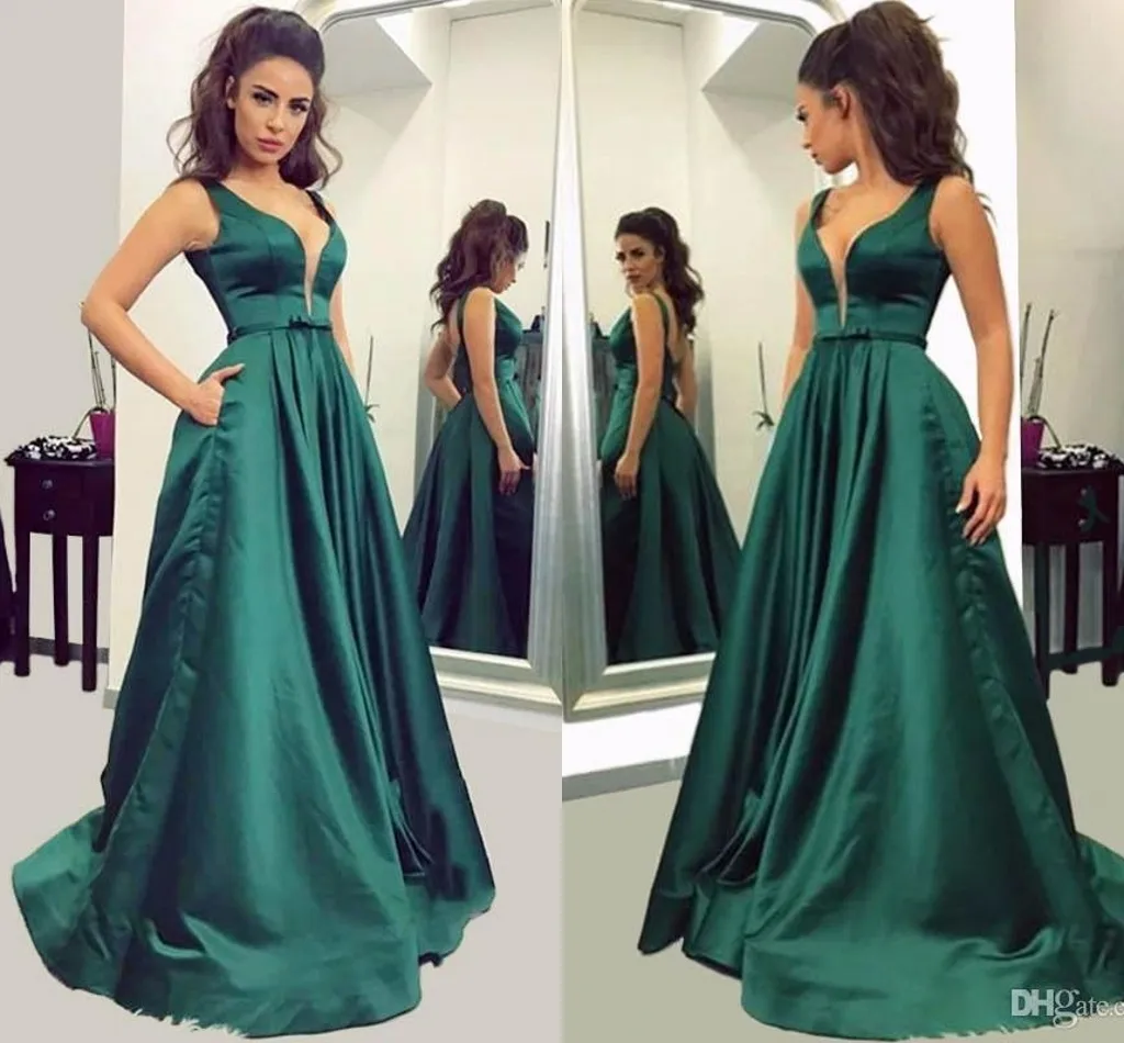 Vestido Largo Elegante Escote Verde. Alquiler y venta vestidos fiesta