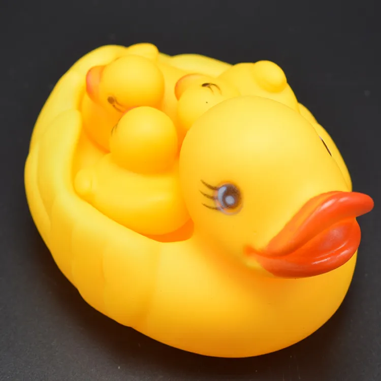 Vends set jouets de salle de bain bébé canard en caoutchouc mère et trois bébés canard famille natation bain eau Toys80572908652881