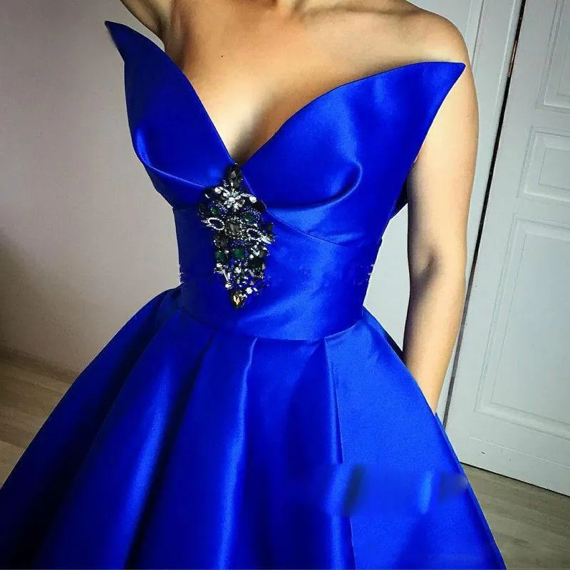 Eleganti abiti da sera in raso blu royal Abiti da ballo senza schienale con perline di cristalli Sweetheart Abiti da cerimonia da donna arabi con lunghezza del pavimento