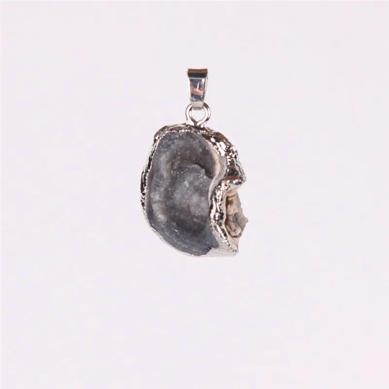 Ładny design mały spiralny ślimak morski pozłacany posrebrzany wisiorek kaboszonowy z wirującym Druzy Quarts Crystals Gem Stone DIY Koraliki