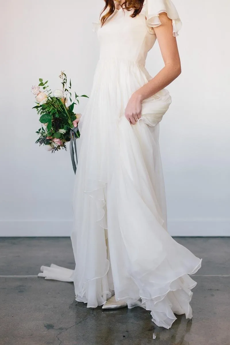 Modest Flowy Chiffon Wedding Dresses 2017 Beach Short Sleeves Beaded Belt Bridal Gowns Queen Anne Neck Informal Reception Dress5031685