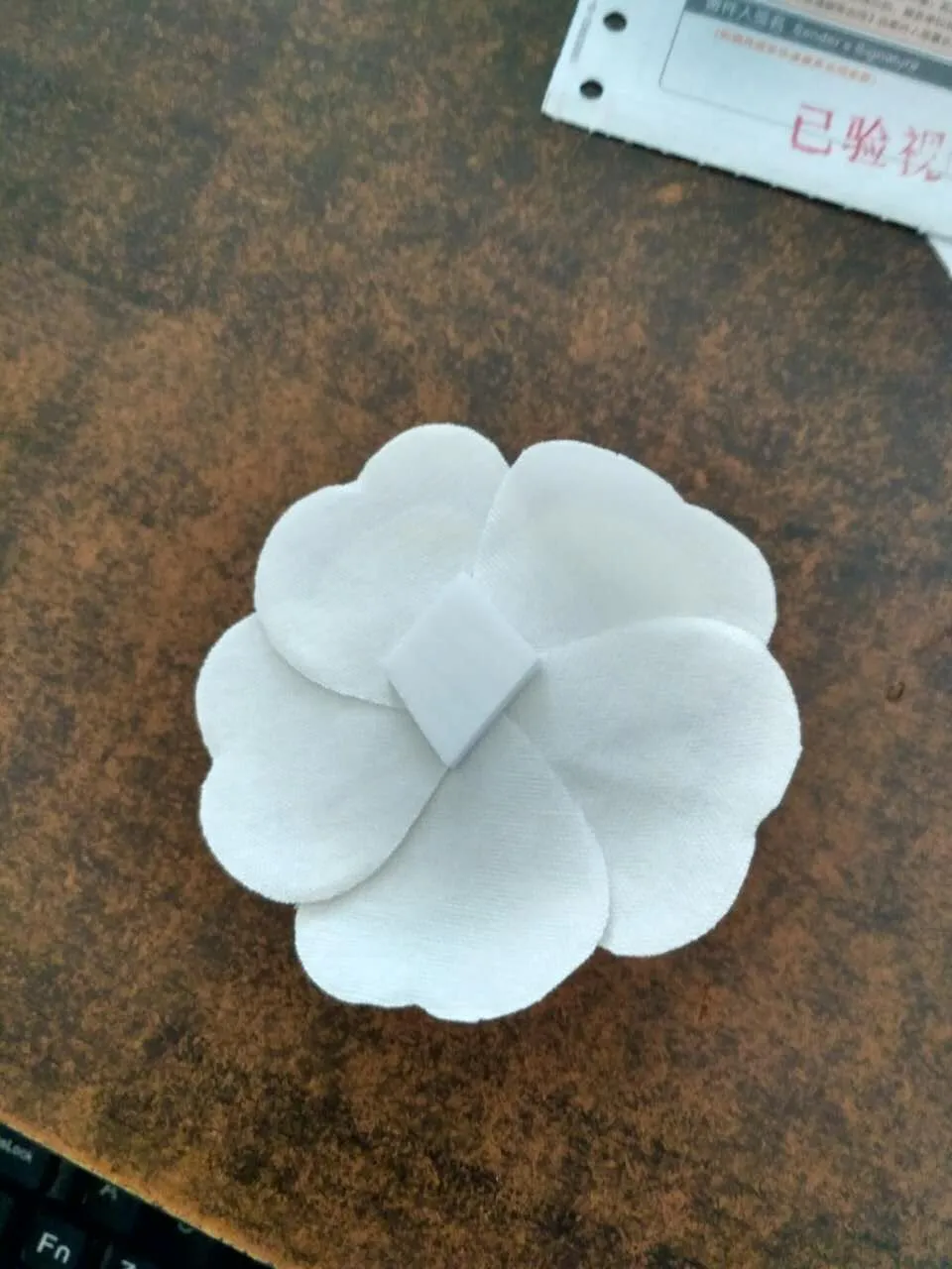 Kwiat Tkaniny DIY Materiał Camellia White Flower Z Naklejką 10szt Dużo