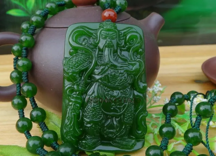 Handmatig beeldhouwwerk. Groene Jade Wu Mammon Duke Guan (rechthoekige vorm) Lucky Talisman Hanger Ketting
