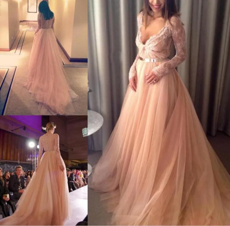 2022 Robes de soirée formelle robe en dentelle à manches longues élégant col en V fermeture éclair dos Iullsion conception sexy balayage train une ligne robes de soirée belle