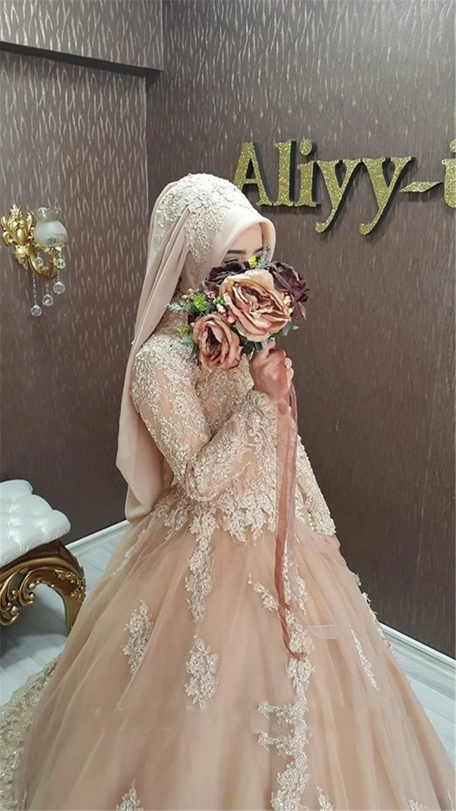 Longa manga champagne lace applique decote alto vestido de casamento muçulmano vestido de noiva islâmico com hihab robe de mariage