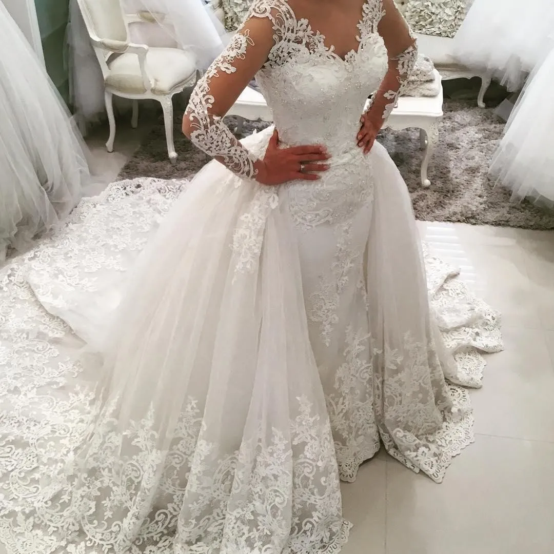 2017 Luxe Overskirts Une Ligne Robes De Mariée Jewel Cou Manches Longues Dentelle Appliques Perle Cristal Perlé Puffy Tulle Plus La Taille Robes De Mariée