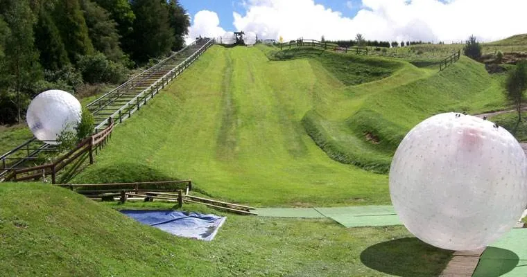 جديدة zorbing نفخ الكرة الدوارة PVC زورب الكرة الرياضة في الهواء الطلق الهامستر البشري الكرة 2 * 1.4M 2.5 * 1.7M 3 * 2M لاختيار سفينة مجانا