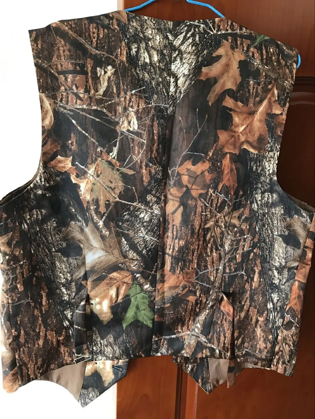 2019 Camo Men Vest Camouflage Mens Suit Vest V Neck Slim Groom Vests  Realtree Camo Outerwear Spring Autumn Summer Wedding Vest Men