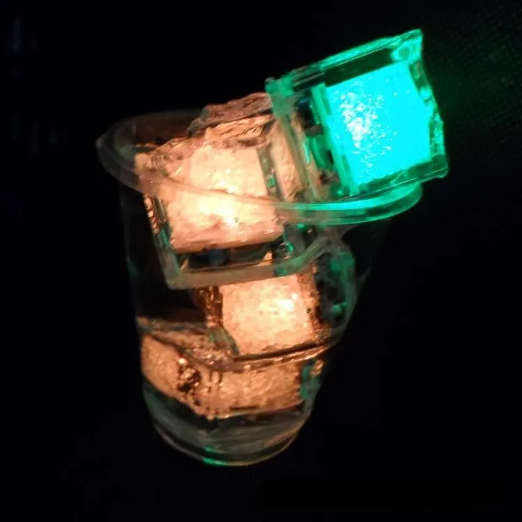 Livraison Ice Cube LED Lumière Flash presse contrôle Couleur De Mariage Parti bars Décoration 