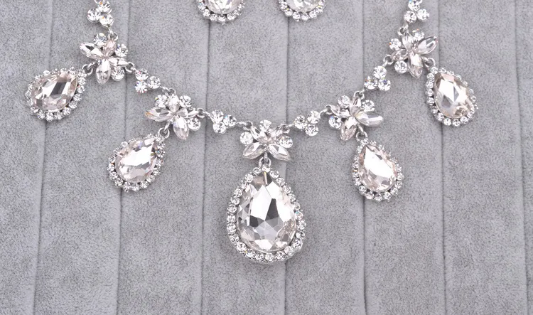 Orecchini collana da sposa Bling Bling 2017 Vendita calda Orecchini con strass Cristalli Set di gioielli da sposa di alta qualità
