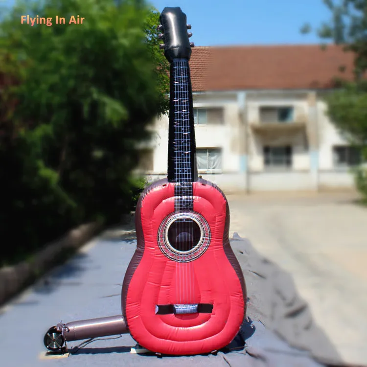 Une Guitare Gonflable Rouge Et Blanche