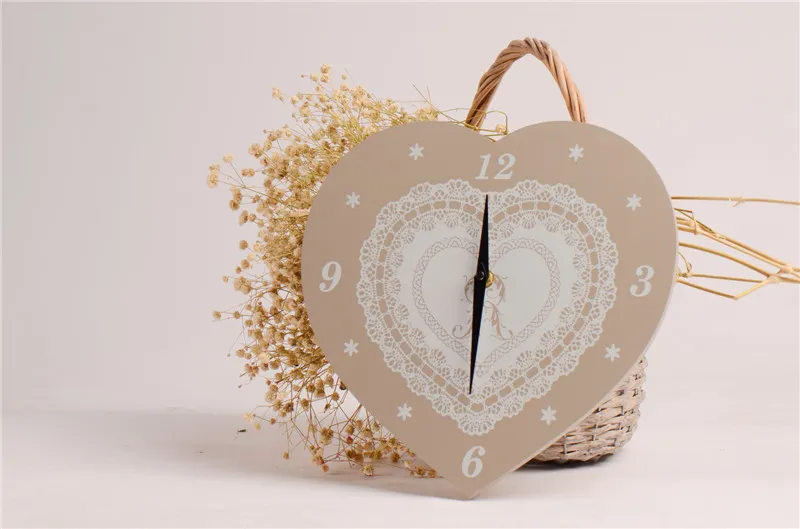 Horloge murale en bois horloge coeur décoration murale en pin pour maison intelligente cadeaux de mariage pour les invités 10,23 x 10,62 pouces