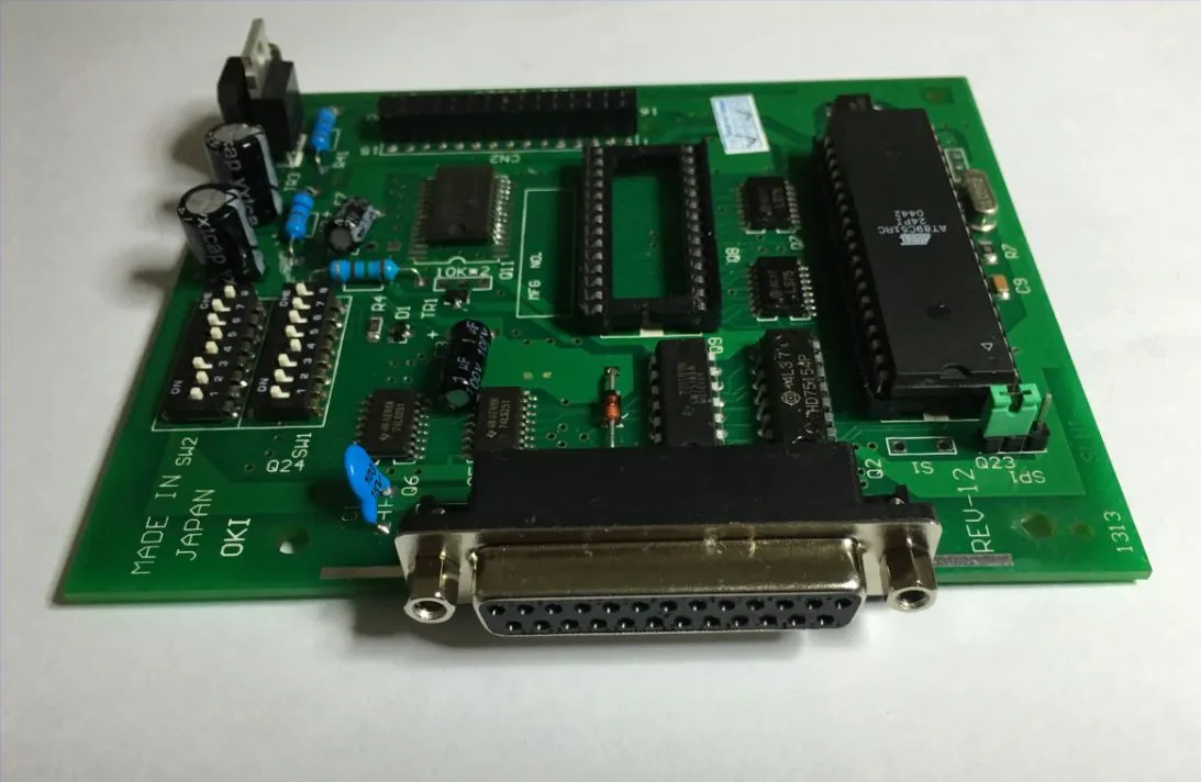 L'interfaccia del cavo seriale viene utilizzata principalmente come porta stampante in 25 aghi a forma di D a 8 bit di trasmissione dati Lthaca PC Board2116