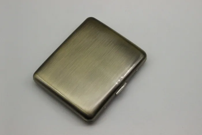 Ryssland USA Fashion Creative Vintage Bronze Metal Cigarette Case Holder för 20st Cigarettes Pocket Retro Smoking Tobacco Holder Bo6445802