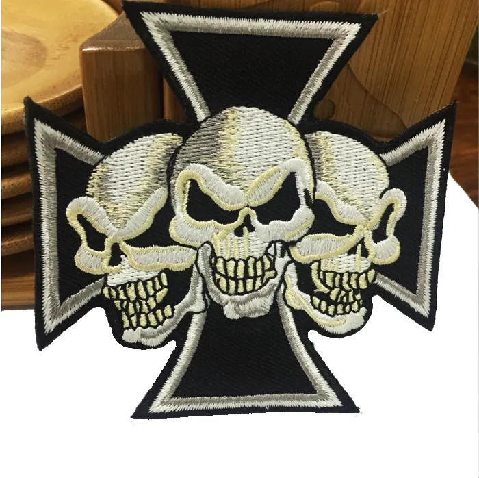 Fantastische Maltese Cross Devil Triple Skulls Christian Geborduurde Patch Iron On Sew On Patch Voor Biker Kleding Jas Vest Gratis verzending