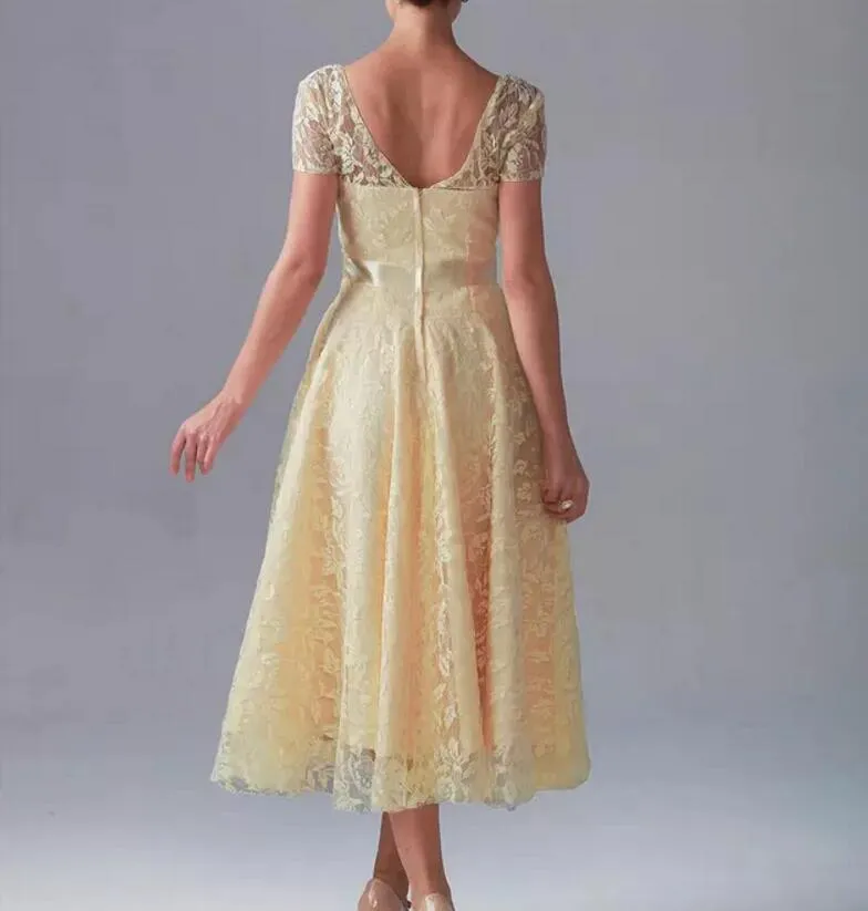Hot koop gele bruidsmeisje jurken korte mooie nieuwe kant pure ronde hals korte mouwen met boog sjerp in thee lengte A-lijn Zipper prom jurk