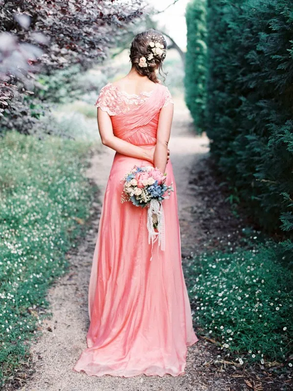 Coral Bridesmaid Dress Country Wedding Long Bridesmaid Dresses Women Formal Gowns Lace Cap Sleeves Main of Honor Gown Ruched Chiffon