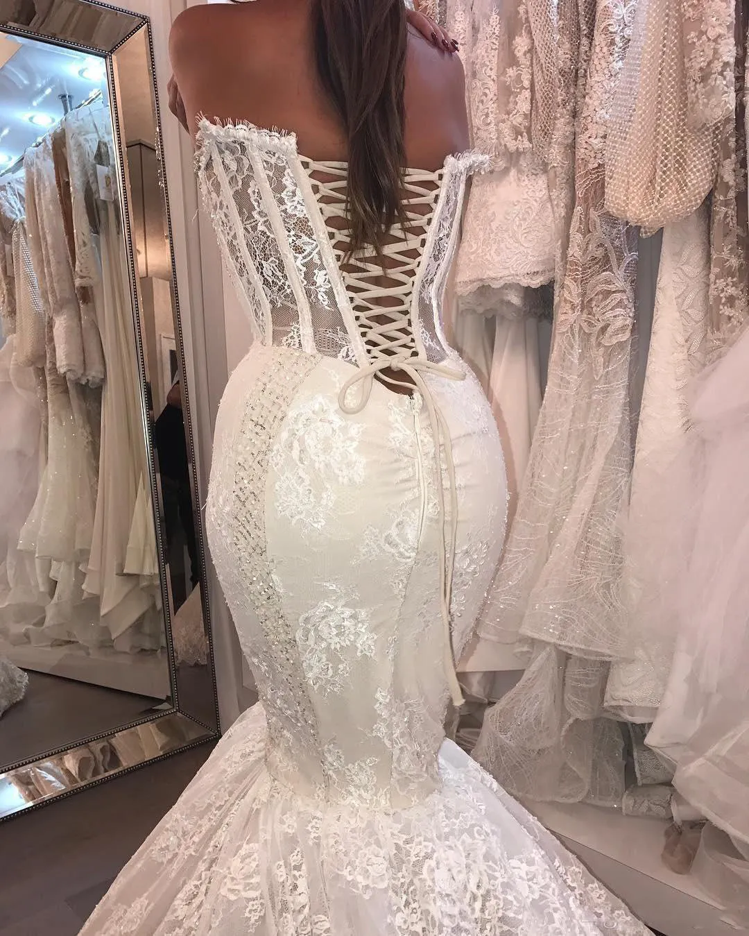 Lace Sirène Roches de mariée Crystals Cédaboure Cornets Corset Back Bridal Robes à lacets Longueur du sol