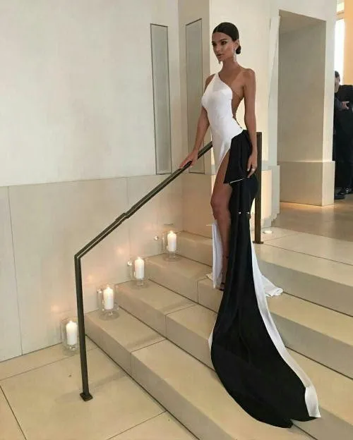 Sexig Met Gala Celebrity Evening Dresses One Shoulder High Split Tulle Elastic Satin Black White Long Prom Dresses Tan See Through 9386240