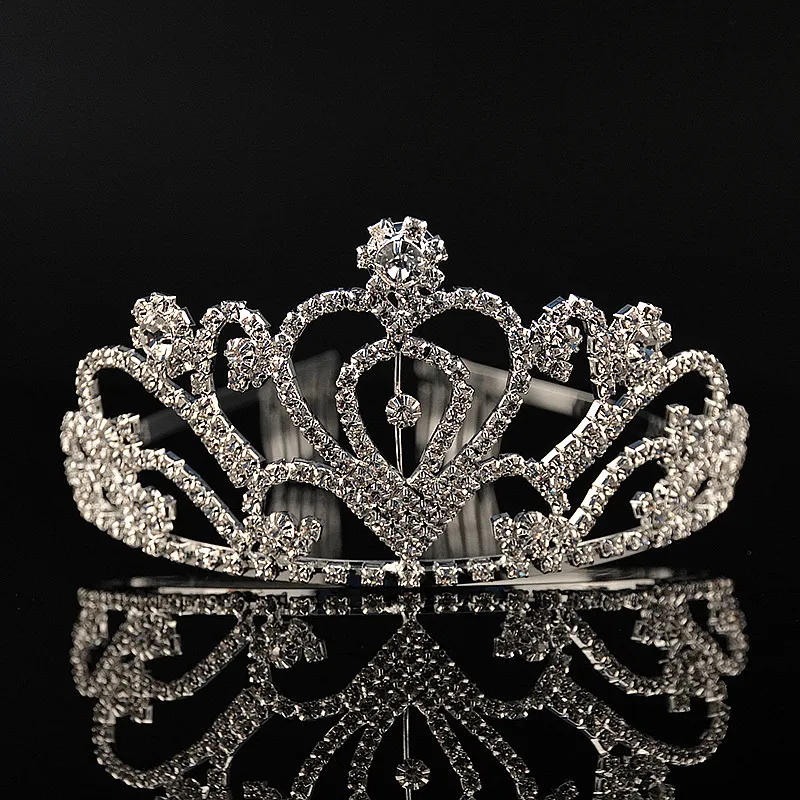 Cristales de corazón de plata de lujo Tiaras de boda Coronas de novia con cuentas Piezas de cabeza de diamantes de imitación Diadema Accesorios para el cabello baratos Pageant Tiara