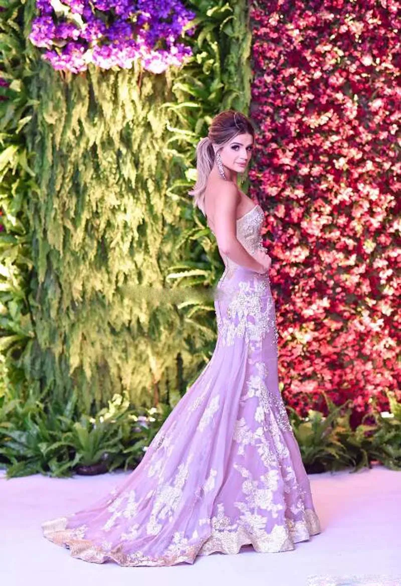 Red Carpet Lavender Mermaid Suknie Wieczorowe Suknie Sweetheart Aplikacje Zroszony Tulle Backless Formalne Suknie Wieczorowe Arabskie Dubaj Prom Dresses