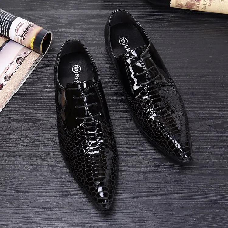 Scarpe da sposa nero a punta le dita dei piedi scarpe di cuoio Mens brevetto modello Snake Sapato Masculino Lace Up Plus Size Creepers