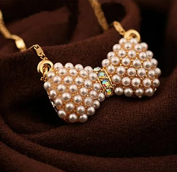 Explosive jewelry fashion small fresh bow pearl necklace sweet bow crystal pendant wholesale