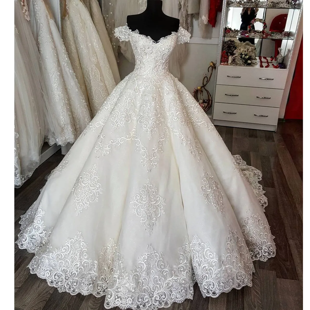 Robe de mariée élégante à manches courtes avec appliques chérie dos ouvert tulle longues robes de mariée 2017 robes de mariée glamour sur mesure