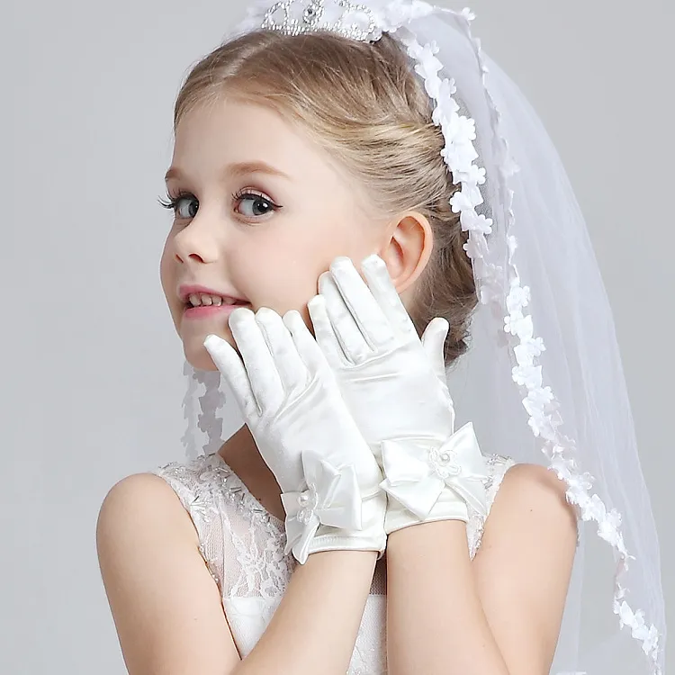 Białe dzieci zimowe rękawice bez palców z łuk rękawicy ślub koronki perły satynowe rękawice ślubne korowód księżniczka kwiat dziewczyna