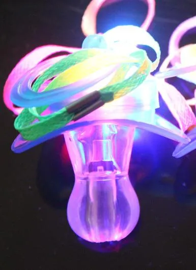 Ljus upp PACIFIER NIPPLE WHISTLE NACKLAMS Färgglada Flash LED -visselpipor Stag Hen Party Concert Sports Skeande Glow Props Survival To4258632