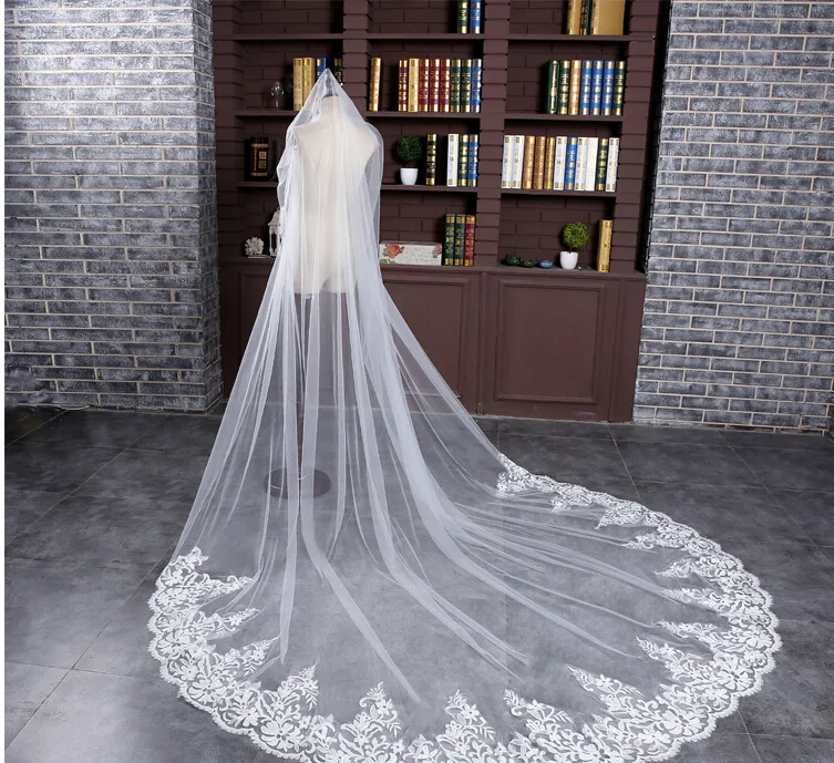 2017 Lusso RoyalCathedral Train 3 metri di lunghezza Veli da sposa Applique Bordo in pizzo con morbido tulle Veli da sposa bianchi matrimonio nobile 1343994