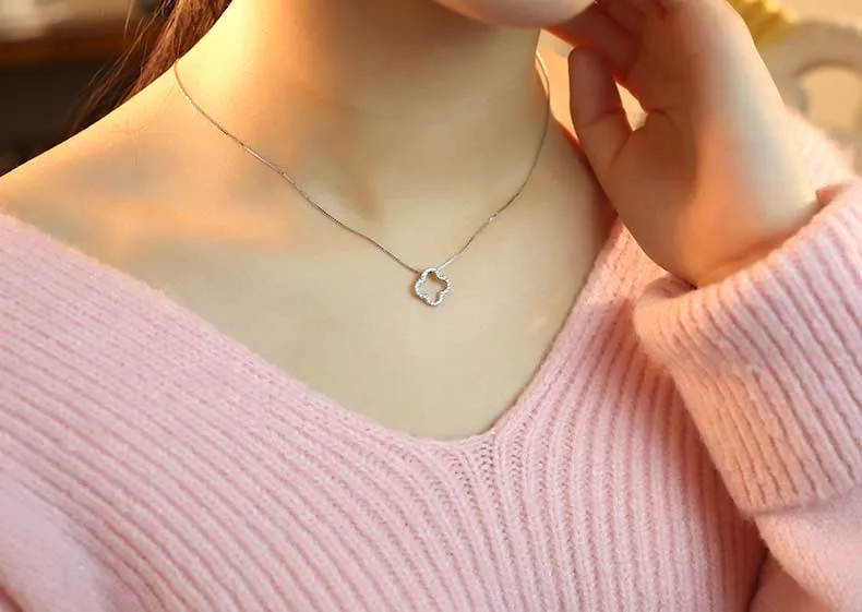 Clover -halsband 925 Silverhalsband Kvinnlig kortkedjekedja Korean Fashion Diamond Pendant Silver Accessories Whole2312189